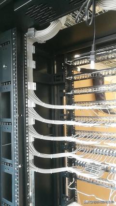 弱電工程機柜施工理線 哪個方案最佳？